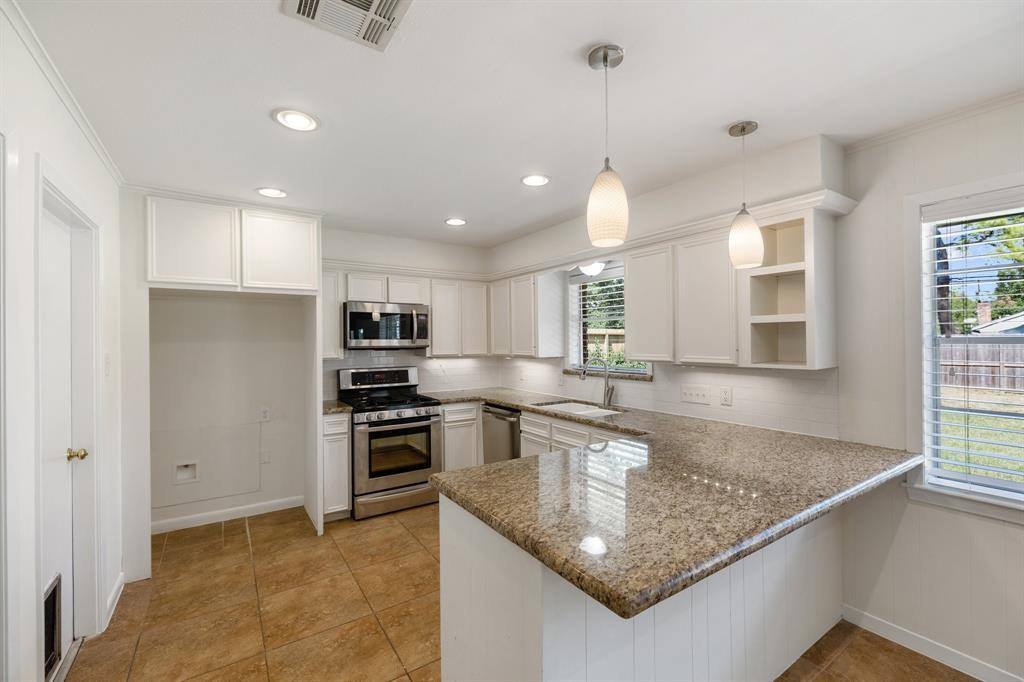 Apartment for rent at 10214 Londonderry Dr, Houston, TX 77043