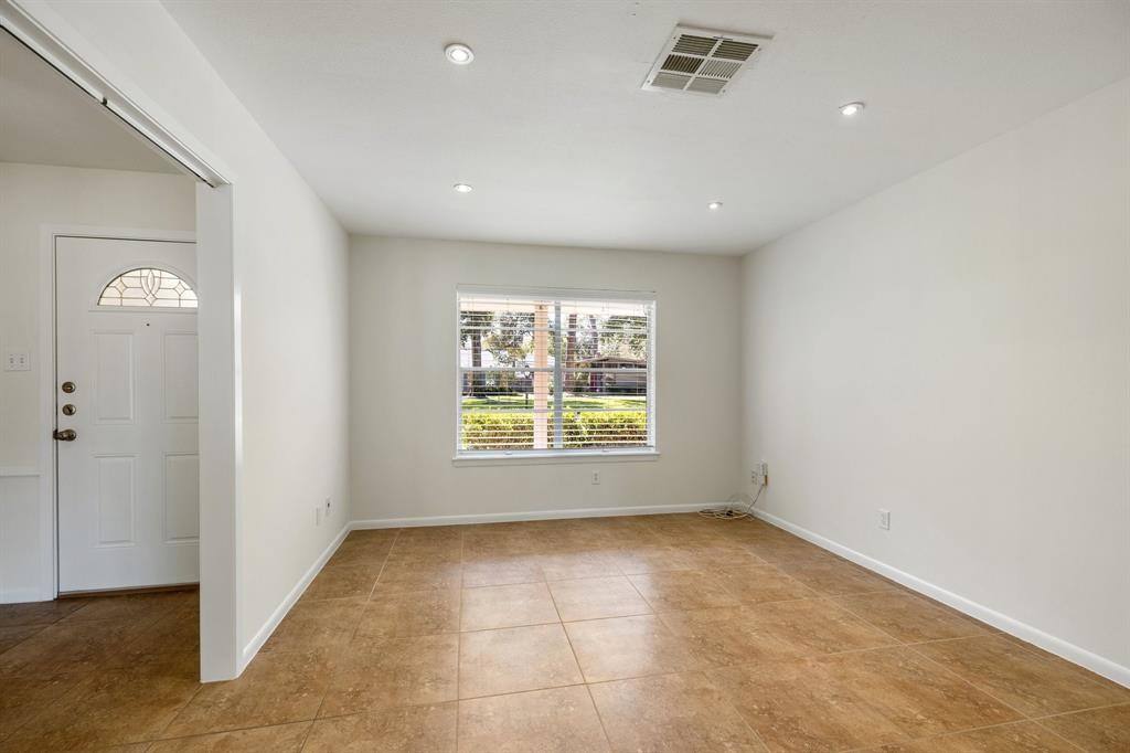 Apartment for rent at 10214 Londonderry Dr, Houston, TX 77043