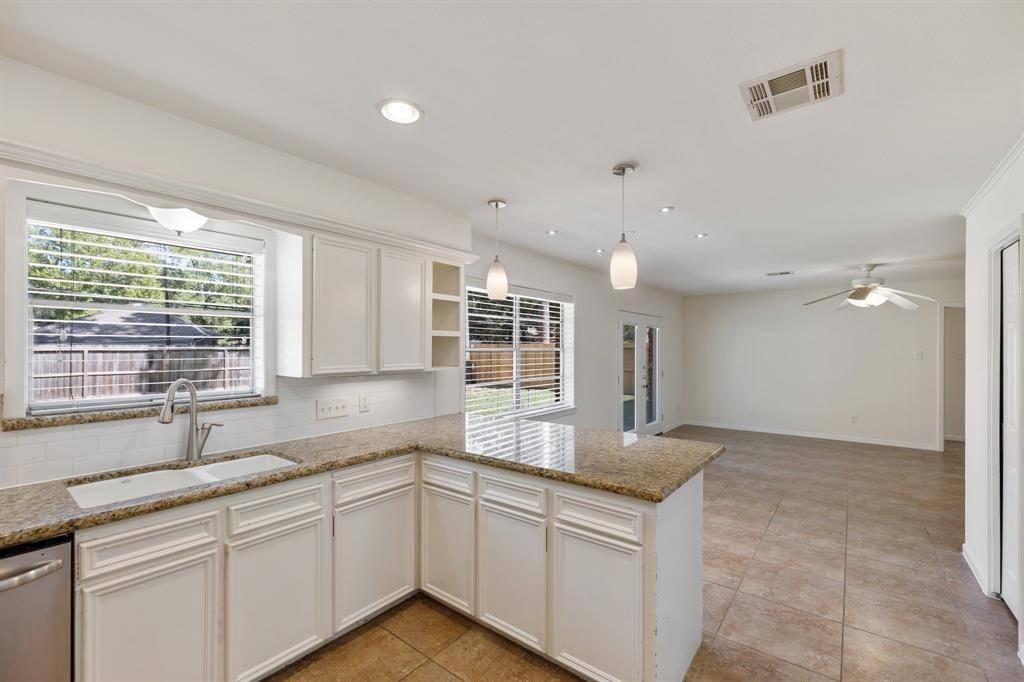 Apartment for rent at 10214 Londonderry Dr, Houston, TX 77043