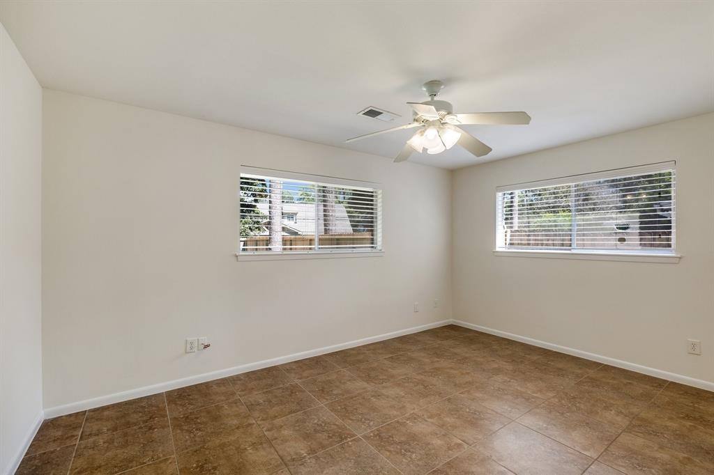Apartment for rent at 10214 Londonderry Dr, Houston, TX 77043