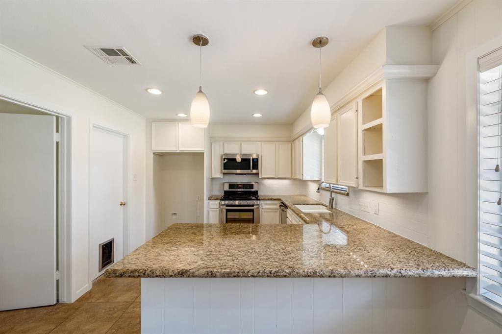 Apartment for rent at 10214 Londonderry Dr, Houston, TX 77043