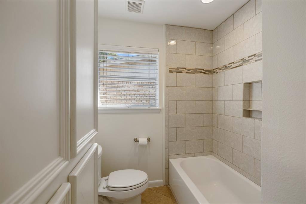 Apartment for rent at 10214 Londonderry Dr, Houston, TX 77043