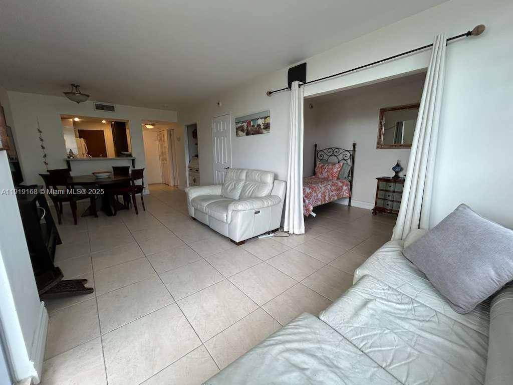 Apartment for rent at 2899 Collins Ave #625, Miami Beach, FL 33140
