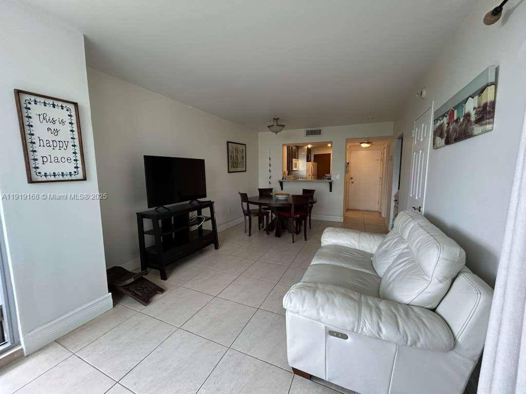 Apartment for rent at 2899 Collins Ave #625, Miami Beach, FL 33140
