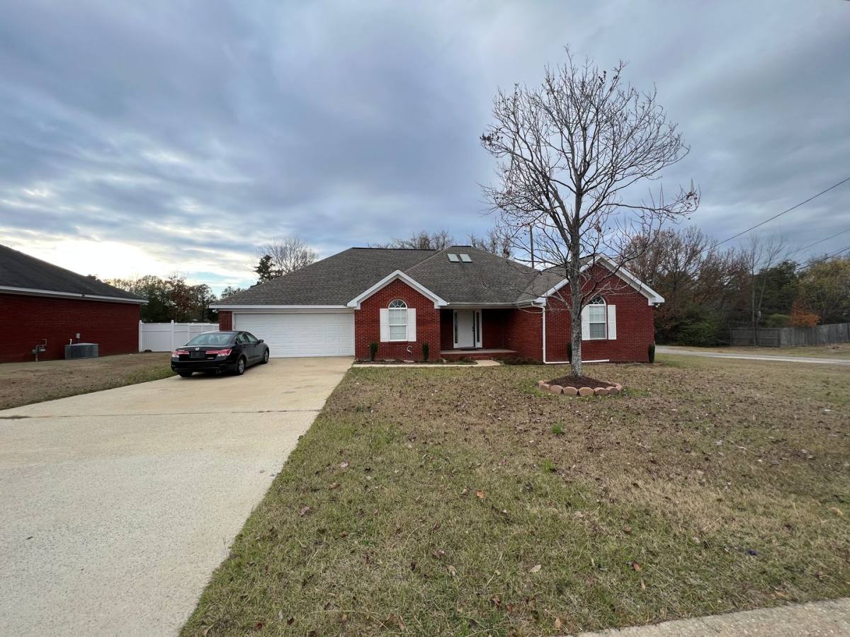 House for rent at 10120 Sunlight Dr, Tuscaloosa, AL 35405