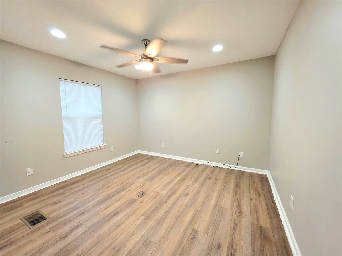 Apartment for rent at 208 Cemetery Rd #208-1, Willis, TX 77378