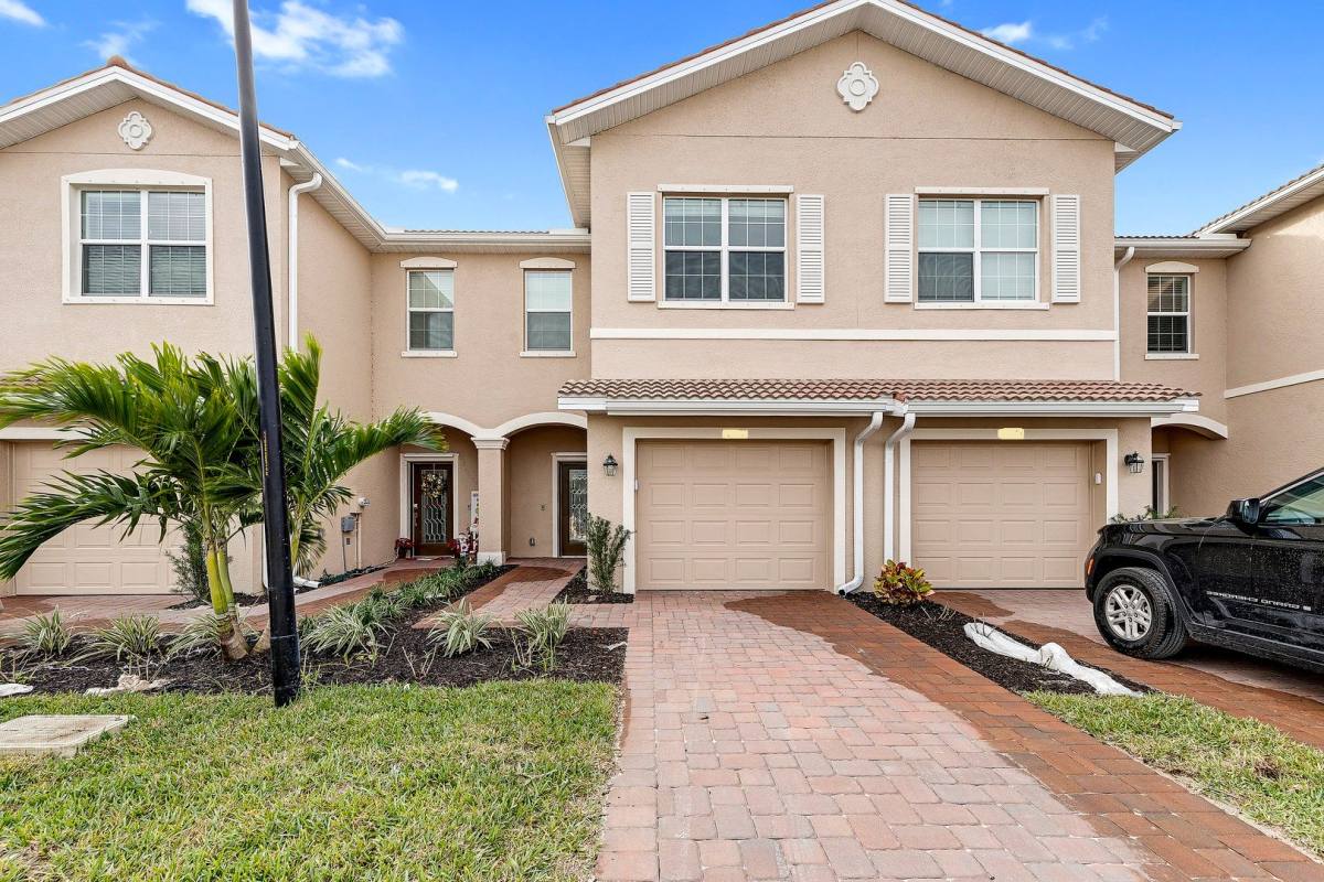 Townhouse for rent at 2827 Citrus St, Naples, FL 34120