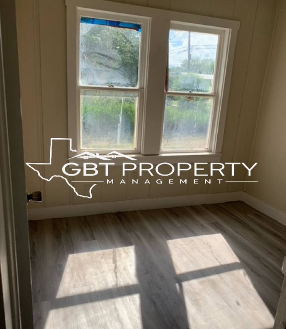 House for rent at 1108 E Lee Ave, Kingsville, TX 78363