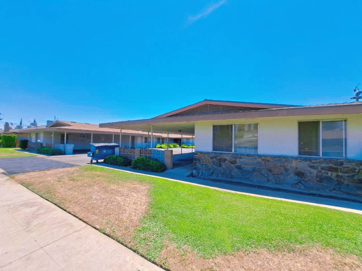 Apartment for rent at 4302-4312 E Sierra Madre Ave, Fresno, CA 93726