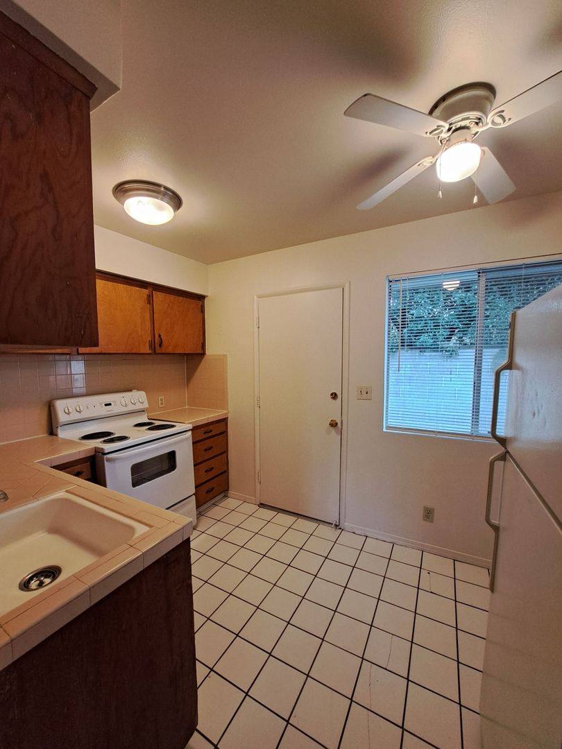 Apartment for rent at 4302-4312 E Sierra Madre Ave, Fresno, CA 93726