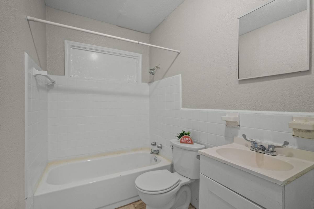 Apartment for rent at 814 3rd Ave N, Texas City, TX 77590