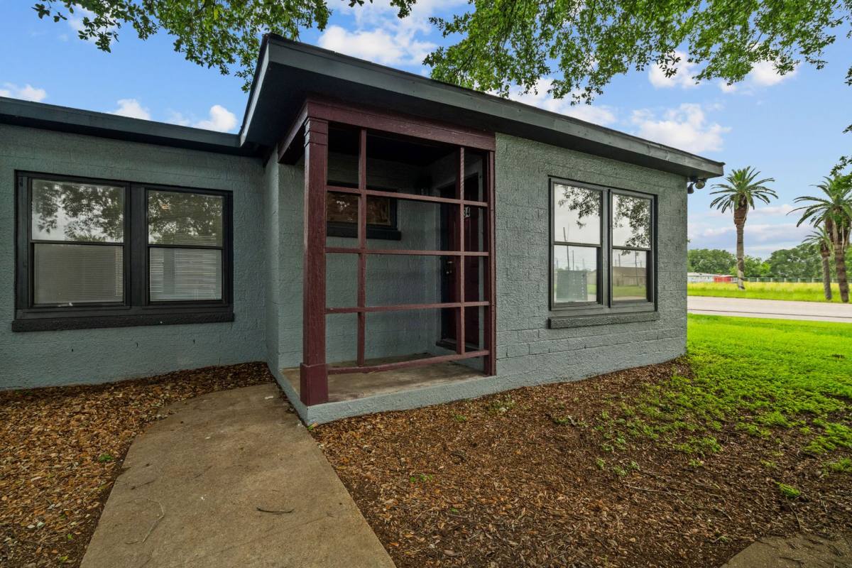 Apartment for rent at 814 3rd Ave N, Texas City, TX 77590