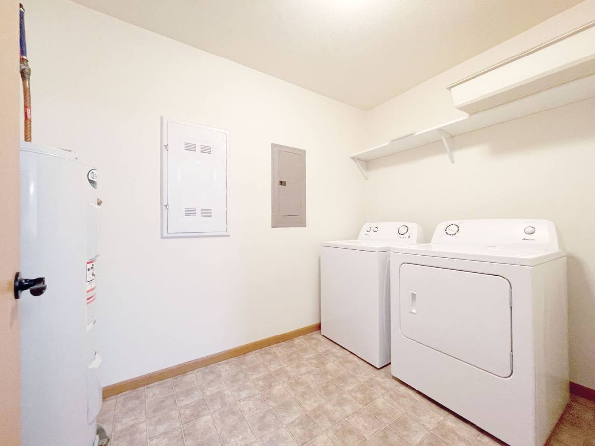 Apartment for rent at 2200 33rd St NW, Minot, ND 58703