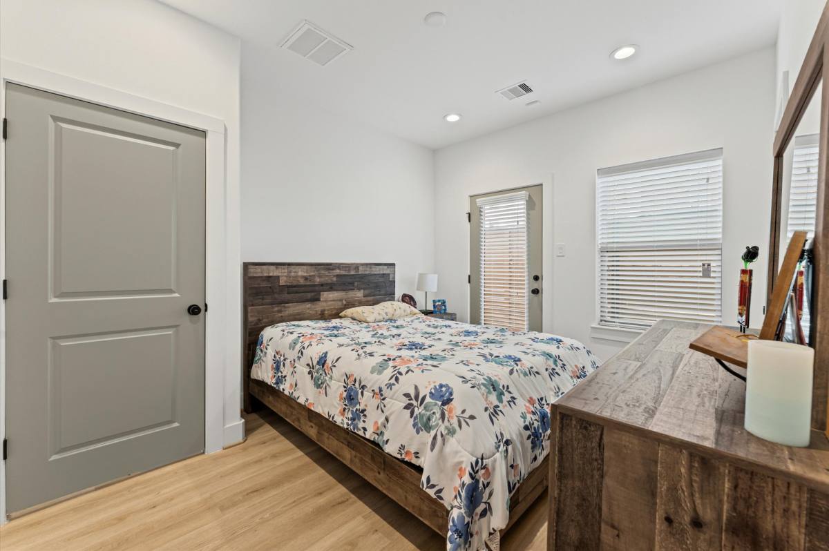 Apartment for rent at 2311 Eagle St, Houston, TX 77004