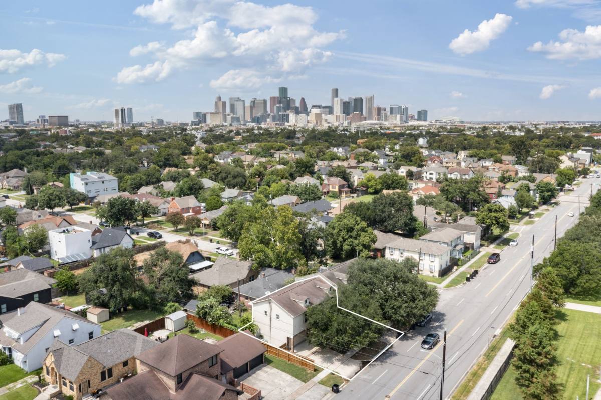 Apartment for rent at 4306 Ennis St, Houston, TX 77004