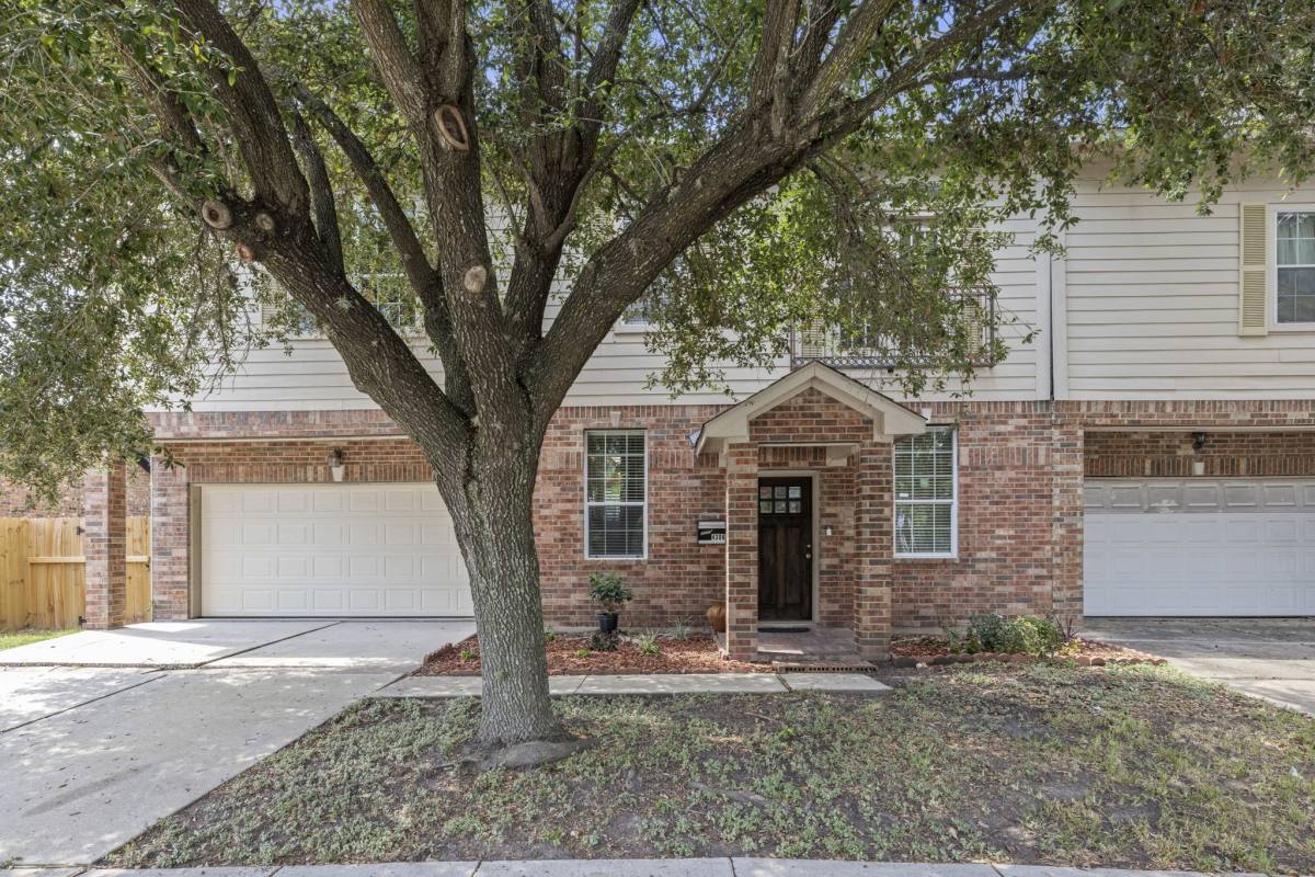 Apartment for rent at 4306 Ennis St, Houston, TX 77004