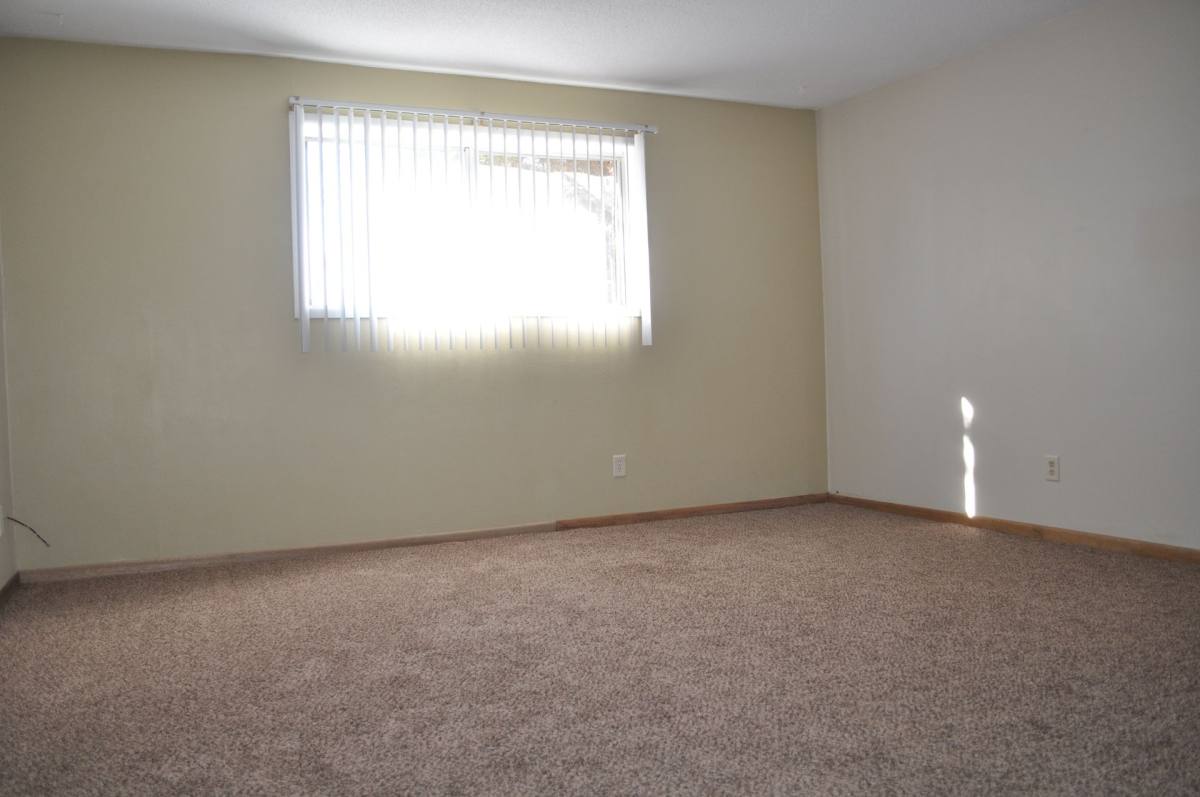 Apartment for rent at 2103 Clarkview Dr, Charles City, IA 50616