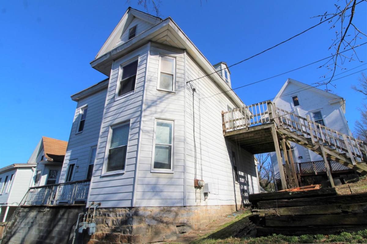 Apartment for rent at 454 Pine St, Morgantown, WV 26505