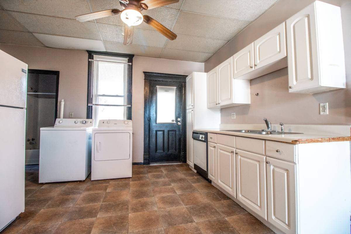 Apartment for rent at 454 Pine St, Morgantown, WV 26505