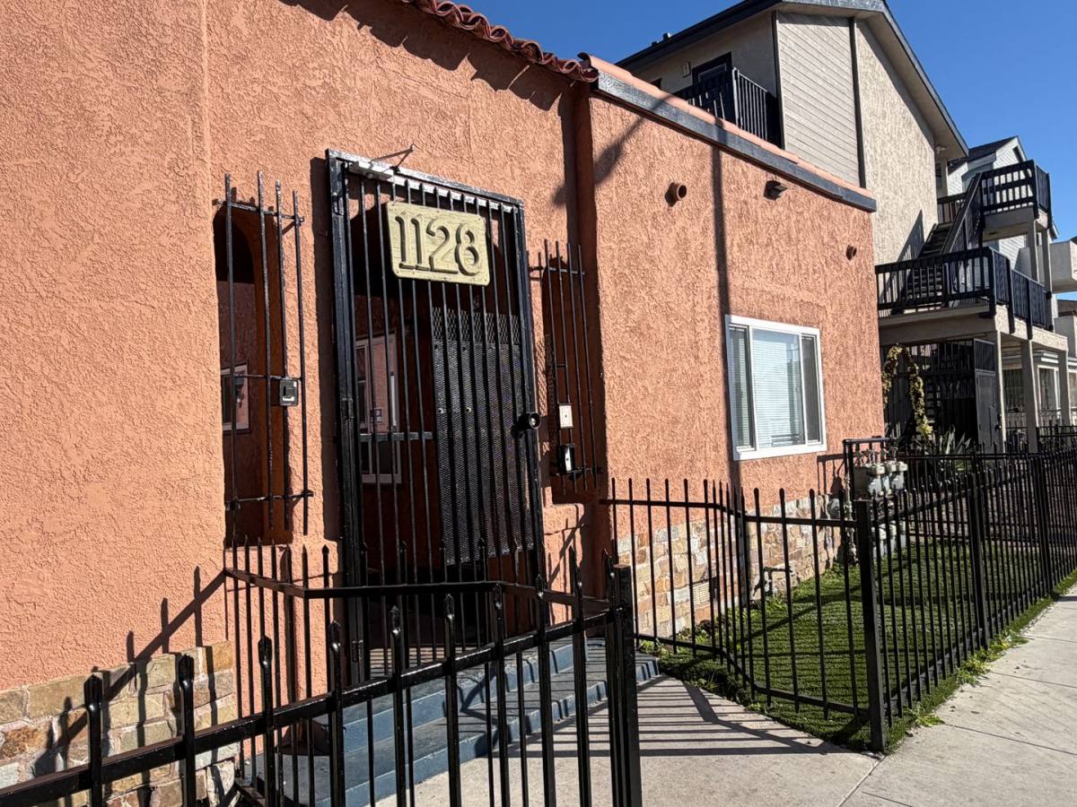 Apartment for rent at 1128 Raymond Ave, Long Beach, CA 90804