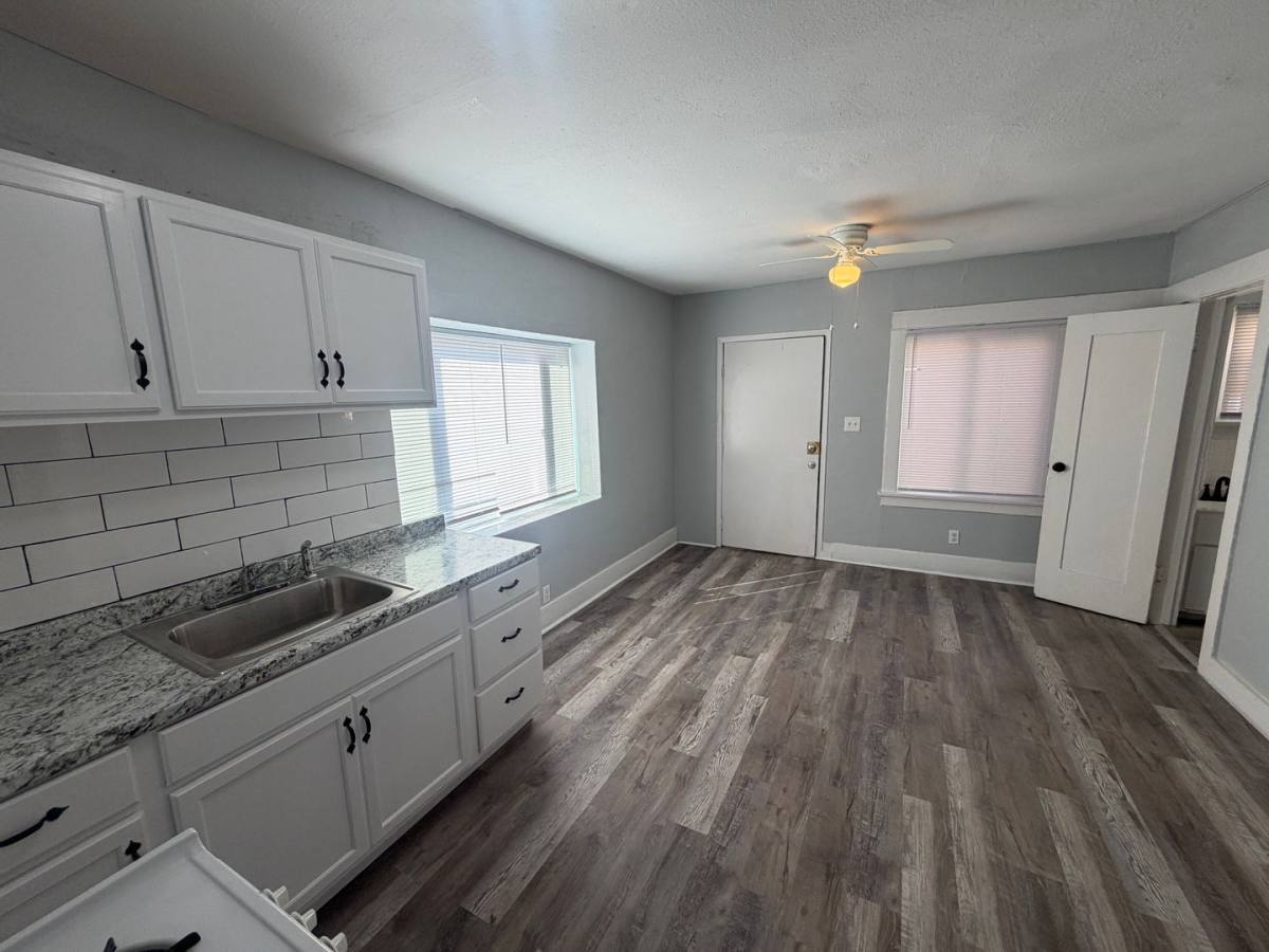 Apartment for rent at 1128 Raymond Ave, Long Beach, CA 90804
