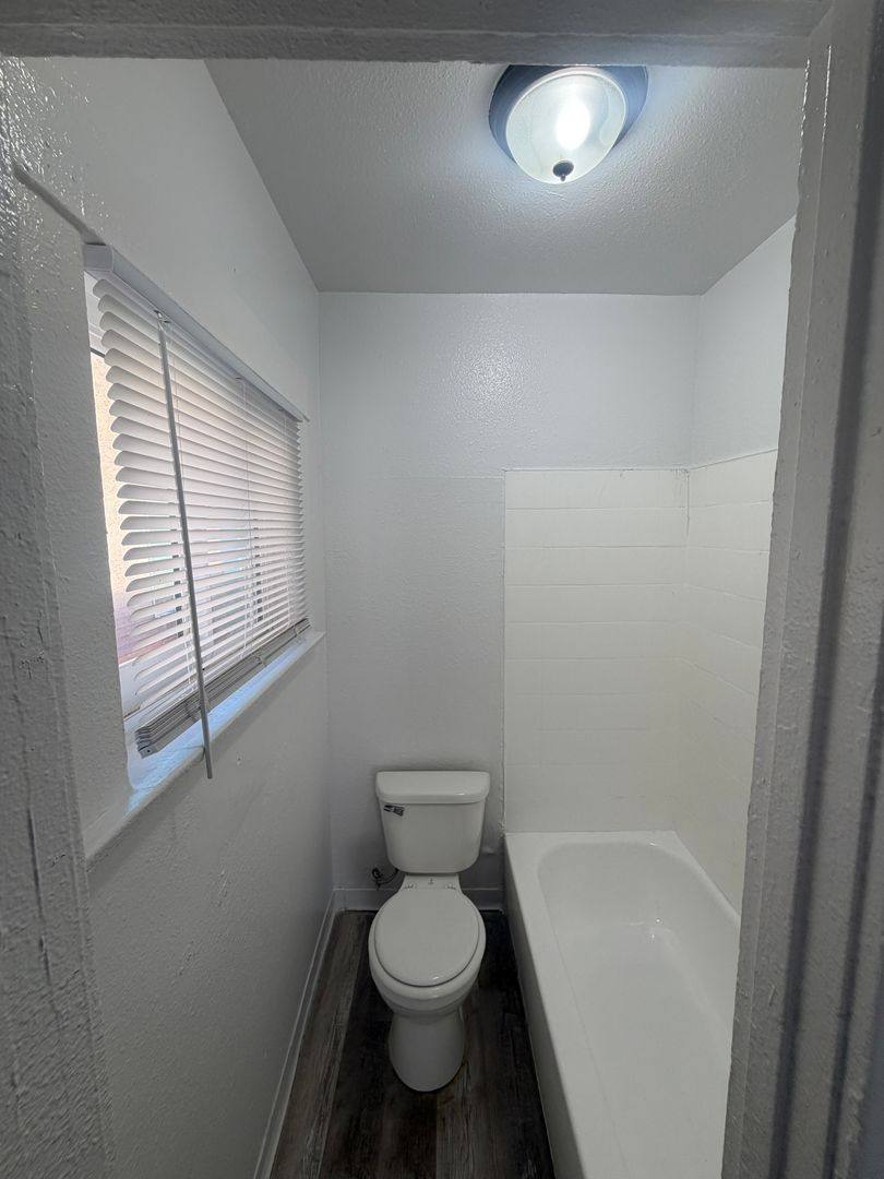 Apartment for rent at 1128 Raymond Ave, Long Beach, CA 90804