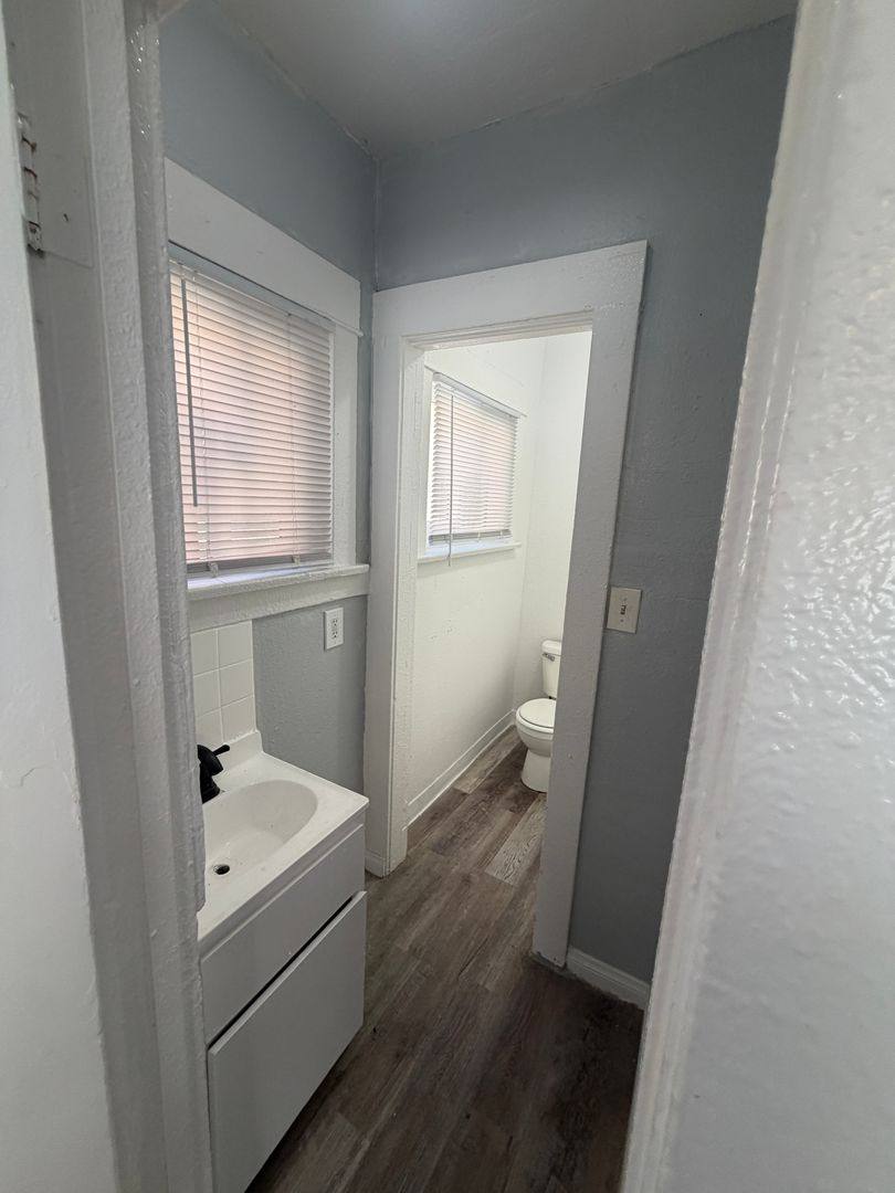 Apartment for rent at 1128 Raymond Ave, Long Beach, CA 90804