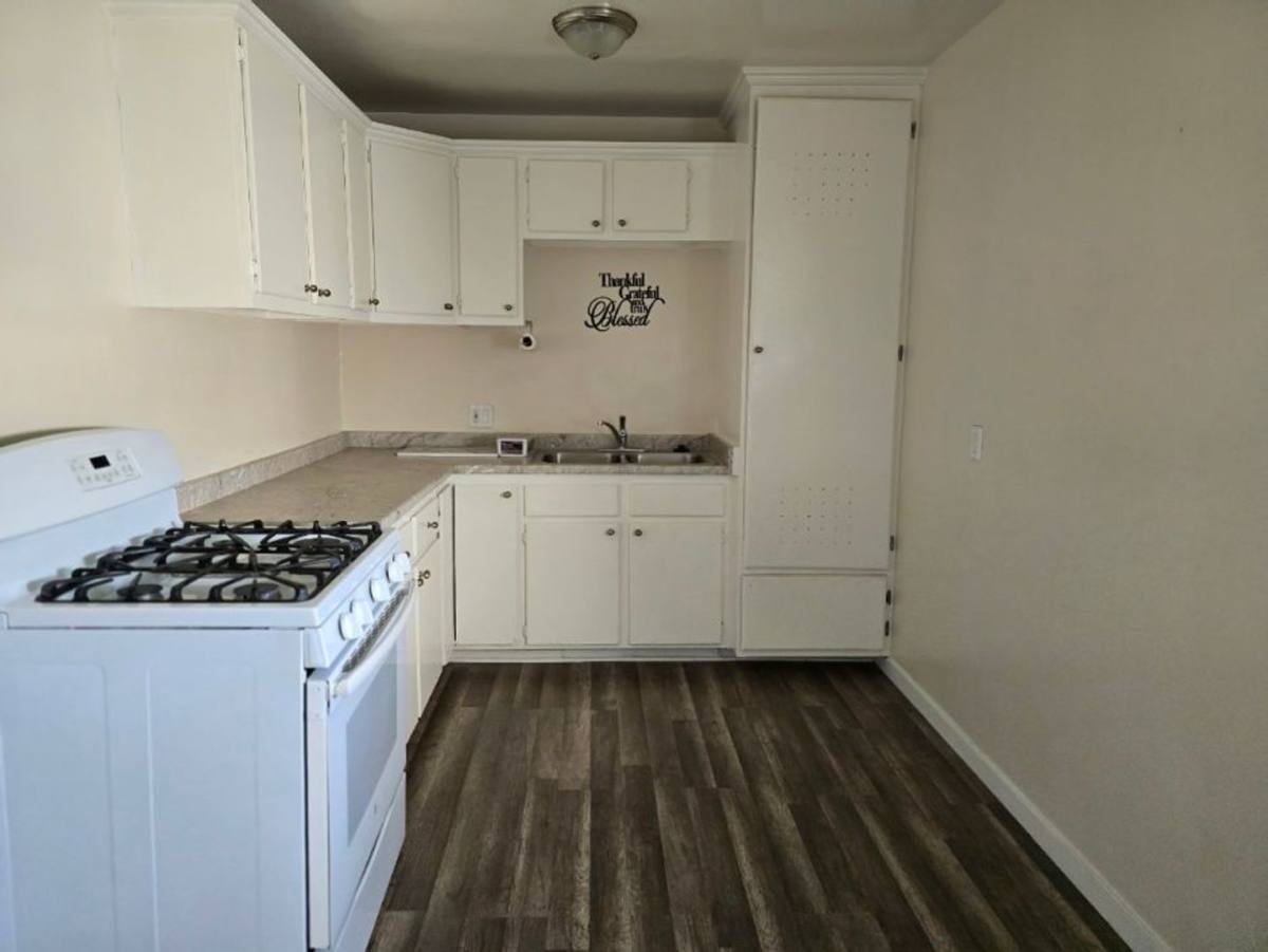 Apartment for rent at 438 W Magnolia St, Compton, CA 90220