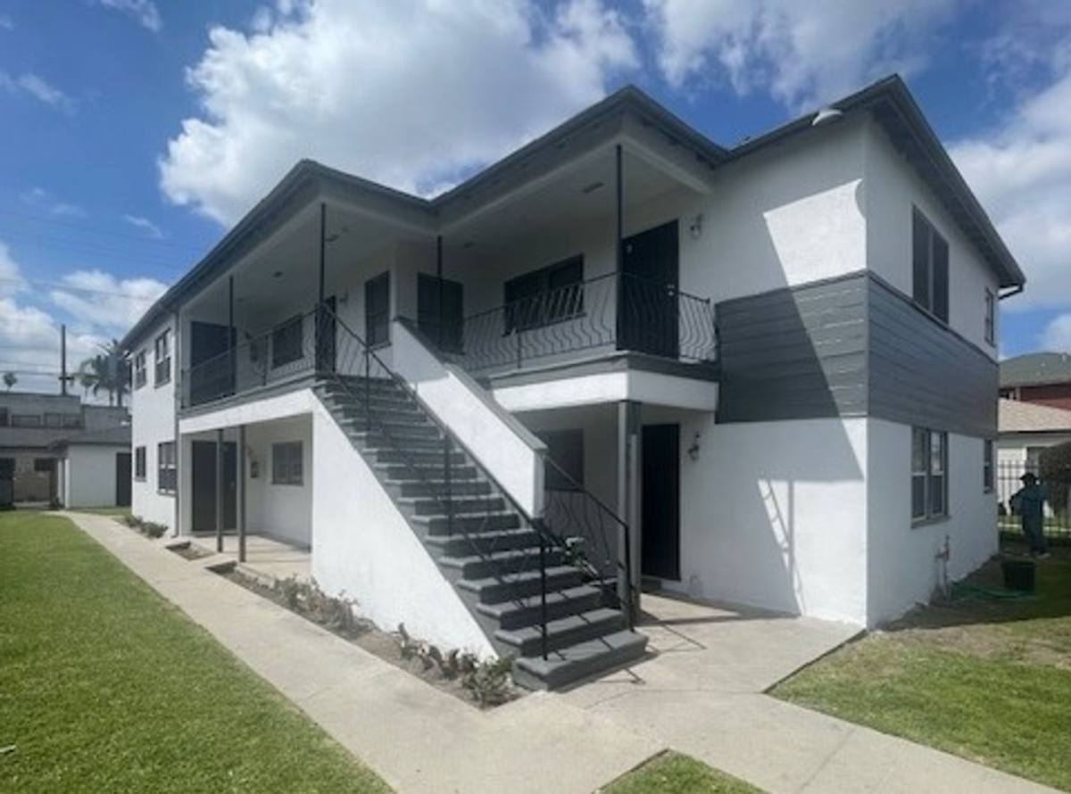 Apartment for rent at 438 W Magnolia St, Compton, CA 90220