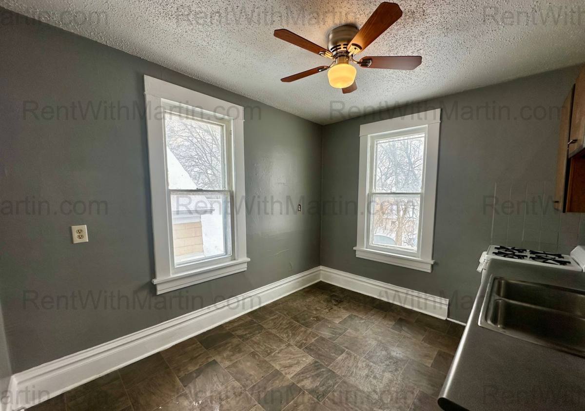 Apartment for rent at 910 Mulberry St, Waterloo, IA 50703