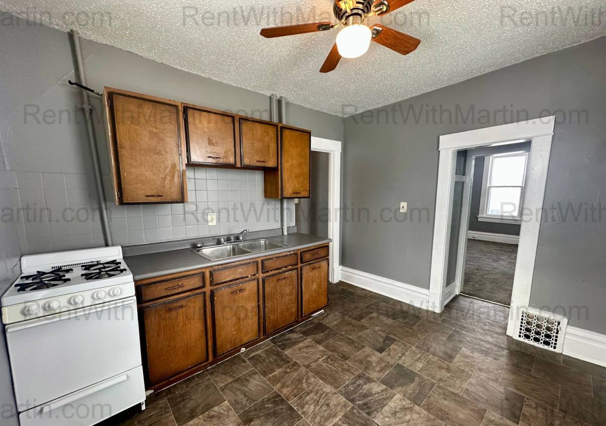 Apartment for rent at 910 Mulberry St, Waterloo, IA 50703