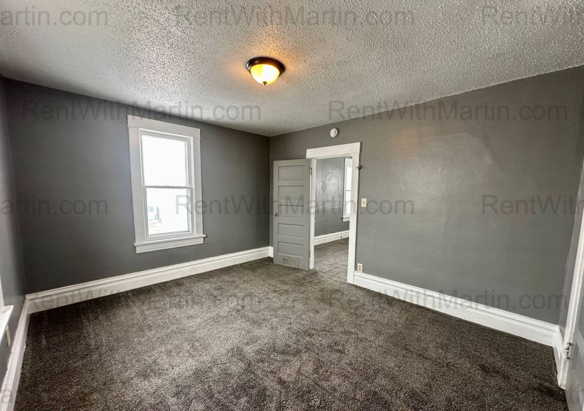 Apartment for rent at 910 Mulberry St, Waterloo, IA 50703