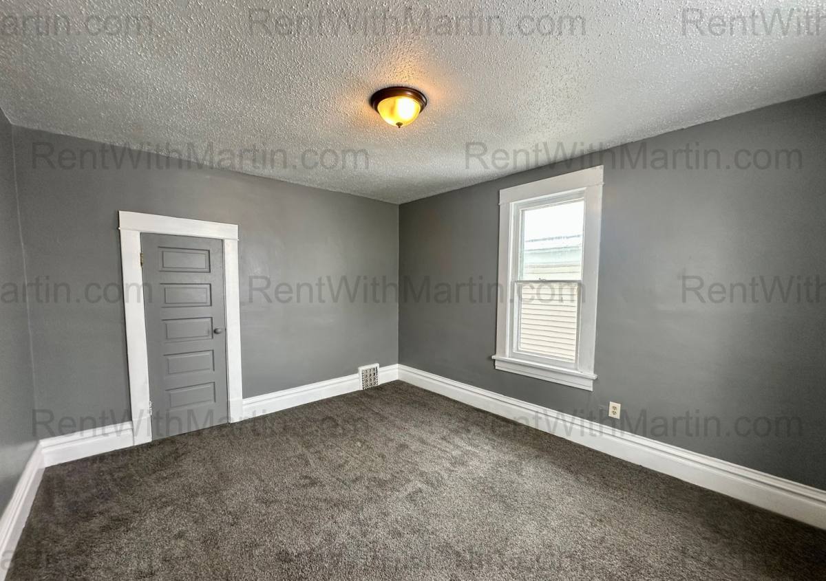 Apartment for rent at 910 Mulberry St, Waterloo, IA 50703