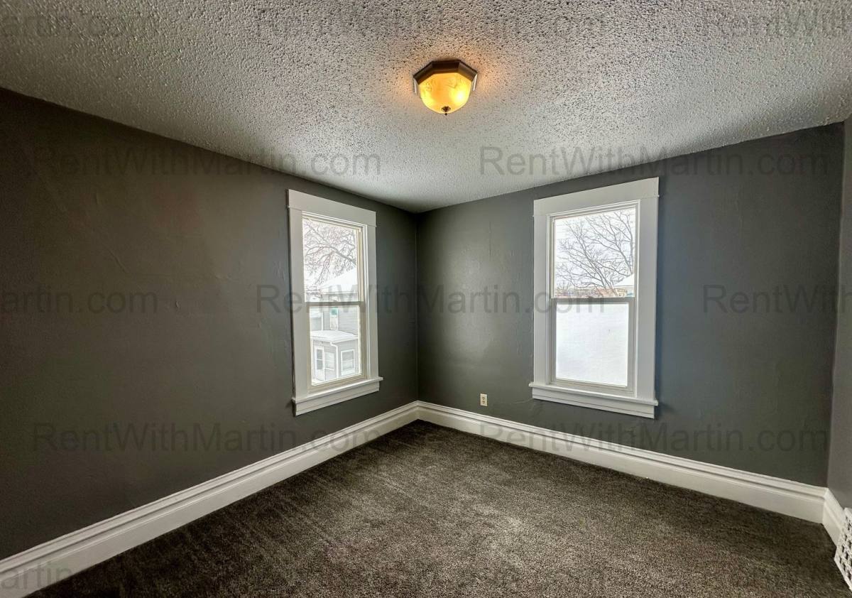 Apartment for rent at 910 Mulberry St, Waterloo, IA 50703