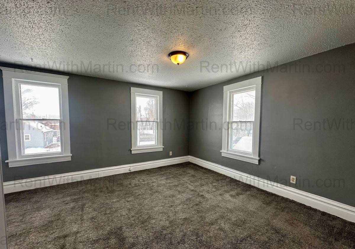 Apartment for rent at 910 Mulberry St, Waterloo, IA 50703