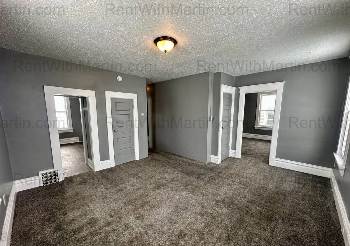 Apartment for rent at 910 Mulberry St, Waterloo, IA 50703