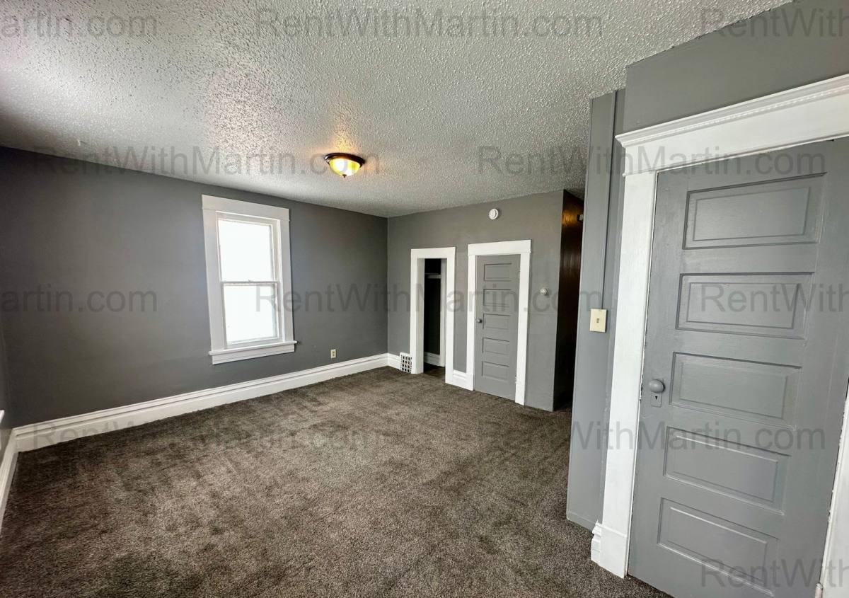 Apartment for rent at 910 Mulberry St, Waterloo, IA 50703