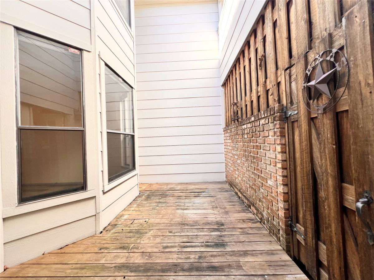 Townhouse for rent at 727 Bunker Hill Rd #92, Houston, TX 77024