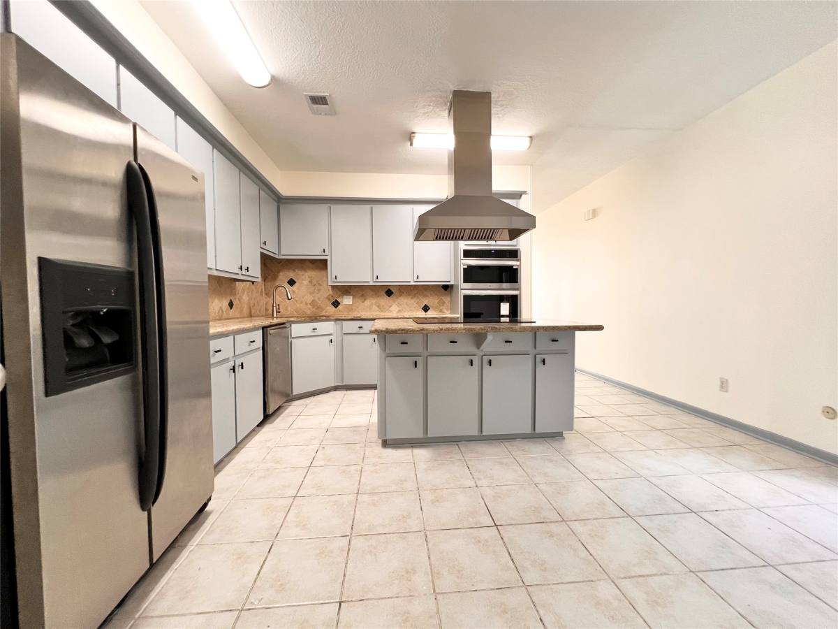 Townhouse for rent at 727 Bunker Hill Rd #92, Houston, TX 77024