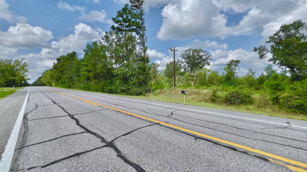Apartment for rent at 17171 Farm To Market #1097, Willis, TX 77378