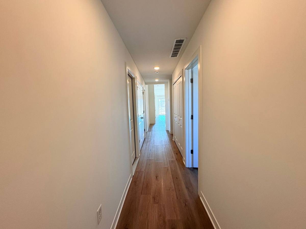 Townhouse for rent at 9301 N Lenox Ave, Kansas City, MO 64154