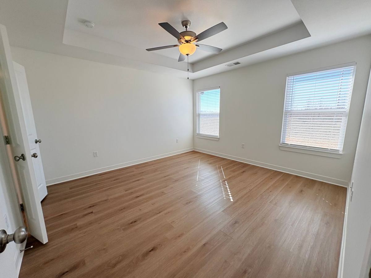 Townhouse for rent at 9301 N Lenox Ave, Kansas City, MO 64154