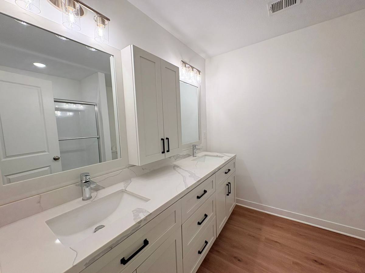 Townhouse for rent at 9301 N Lenox Ave, Kansas City, MO 64154