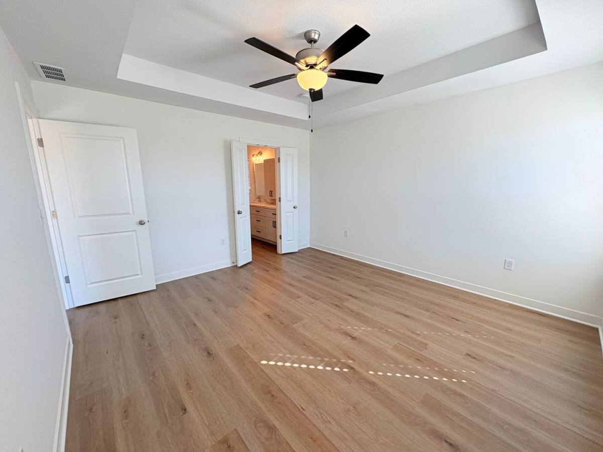 Townhouse for rent at 9301 N Lenox Ave, Kansas City, MO 64154