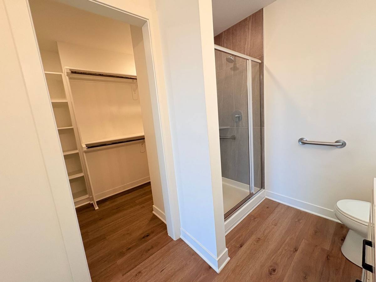 Townhouse for rent at 9301 N Lenox Ave, Kansas City, MO 64154