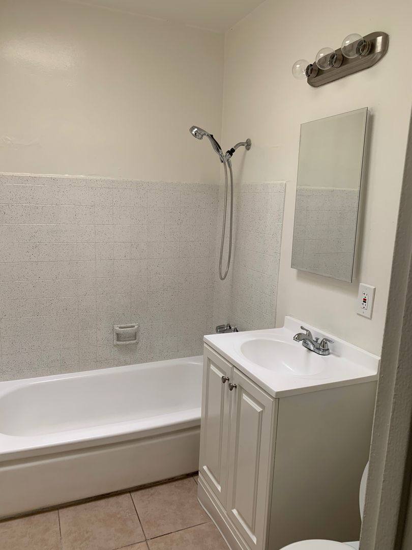 Apartment for rent at 1870 -1880 -1890 Harbor Ave, Long Beach, CA 90810