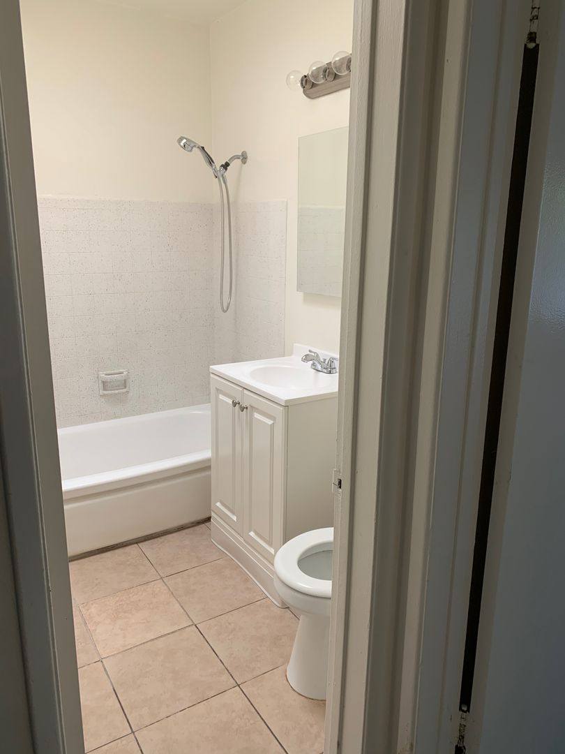 Apartment for rent at 1870 -1880 -1890 Harbor Ave, Long Beach, CA 90810