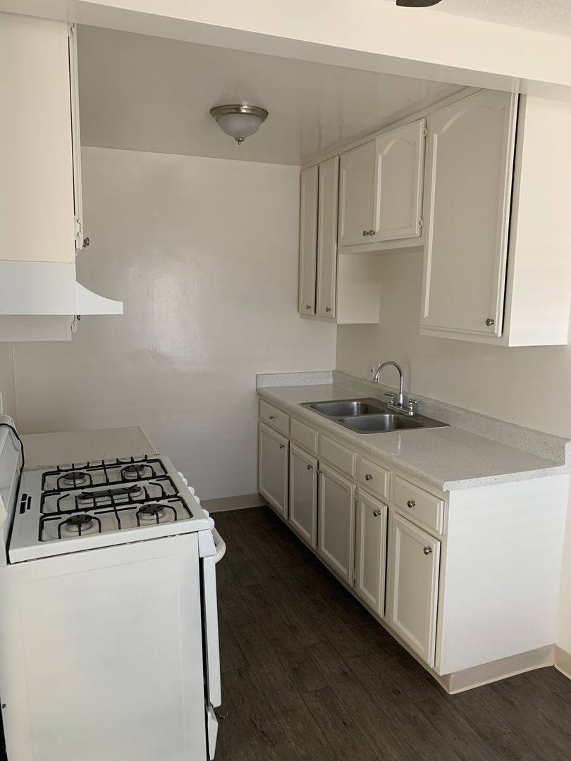 Apartment for rent at 1870 -1880 -1890 Harbor Ave, Long Beach, CA 90810