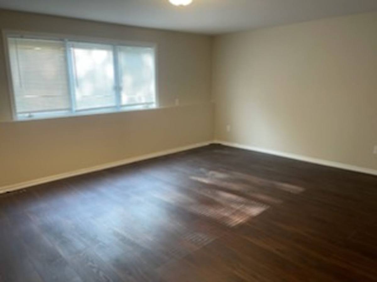 Apartment for rent at 860 10th Ave SE, Minneapolis, MN 55414