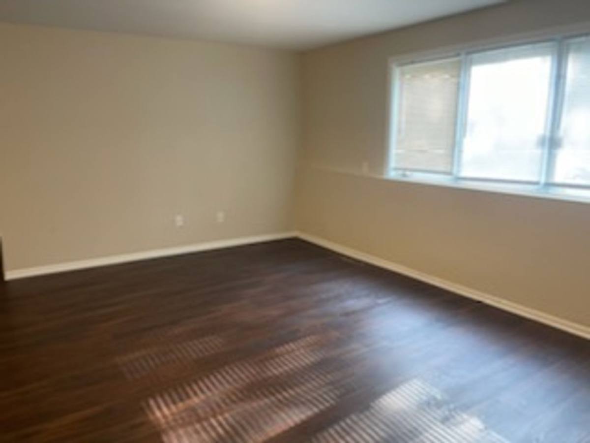 Apartment for rent at 860 10th Ave SE, Minneapolis, MN 55414